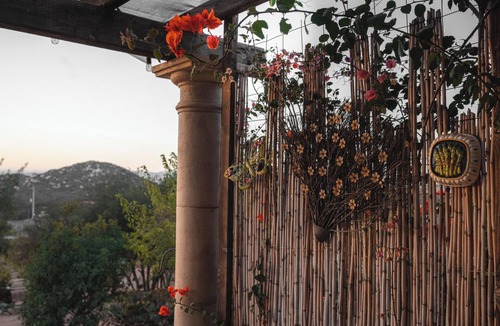 San Antonio de las Minas Ski Chalet | Viña Calabria Colibri Deluxe Queen Suite with Balcony