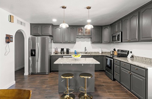 Glendale House | Vintage Vault - Spacious 4 Bedrooms House w/Pool - Close to Cardinals & Dodgers
