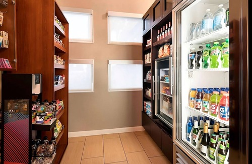 South Scottsdale Apartment | Visit Copper Square & Phoenix Art Museum! Pet-friendly, Kitchen, Self Parking!