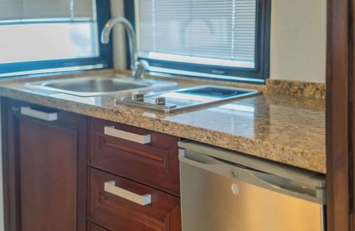 La Paz Apartment | Vistamar Suite: Beach Access, Pool & Family Fun!