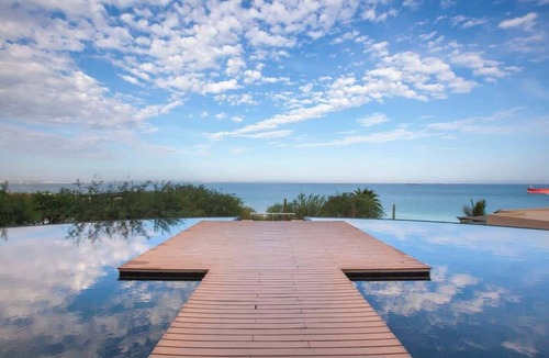 La Paz Apartment | Vistamar Suite: Beach Access, Pool & Family Fun!