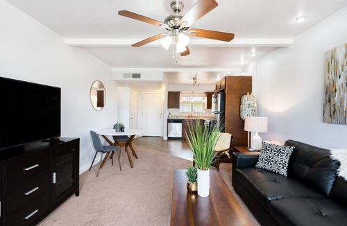 South Scottsdale Apartment | Walk 2 Old Town - Pool View Fashion Square