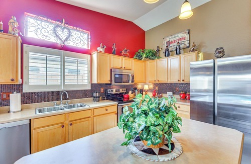 San Tan Valley House | Walk to Golf Course: Queen Creek Oasis w/Fire Pit