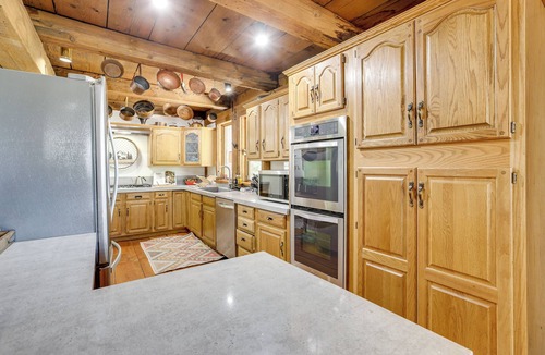 Crestline Cabin | Walk to Lake Gregory: Family Retreat w/Patio!