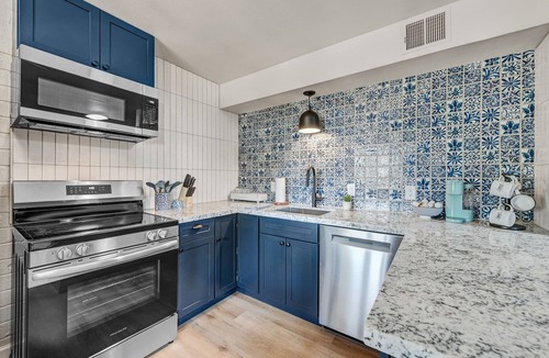 Cave Creek Vista Apartment | Walk to Shops Restaurants Coffee Live Music