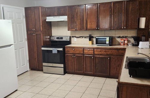 Edinburg House | Welcome to The Gathering Place Wi-Fi, Games, Comfort and More