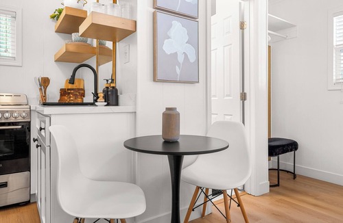 South Redlands House | Welcome to this cozy, stylish escape- private guesthouse in beautiful Redlands