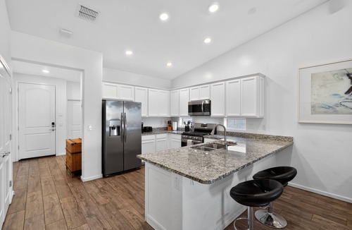 Glendale House | Welcoming 4-bedroom house with comfort in Glendale