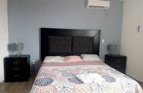 La Salle 2 House | Wendy's house (pets welcome)