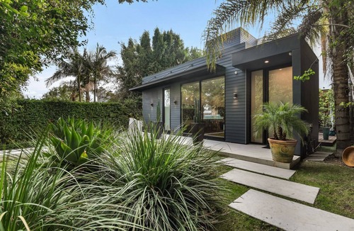 Melrose House | WEST HOLLYWOOD MODERN OASIS - Walk to dining & shopping. Gated. Private. Clean.