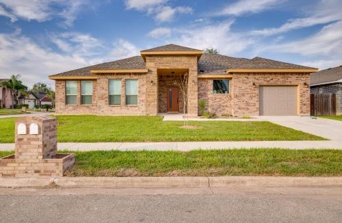 Brownsville House | WFH-Friendly Brownsville Home w/Private Patio