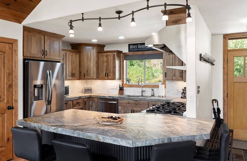 Lincoln County House | Where Your Gathering Meets the River—Only 20’ Away