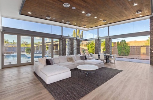 North Scottsdale House | WHISPERING WIND– NEW Luxury Scottsdale Villa w/Beach Entry Pool, Hot Tub, Games & More