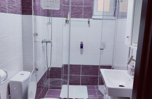 Popesti-Leordeni Apartment | WhiteHouse