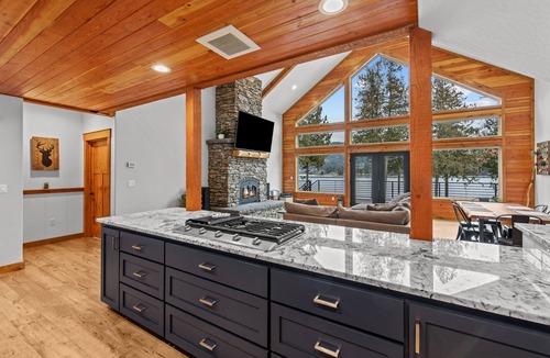 Priest River House | Willow Bay - Riverfront Retreat with Dock & AC