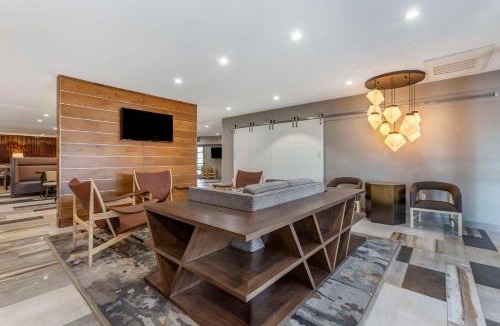 Surprise Original Townsite Hotel | Windmill Suites Surprise - Phoenix, an Ascend Collection Hotel
