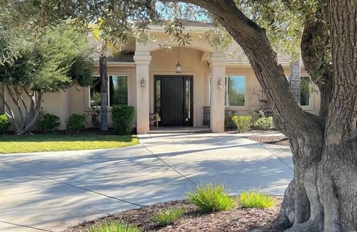 Temecula House | Wine Estate - Private Pickleball, Solar Pool, Golf