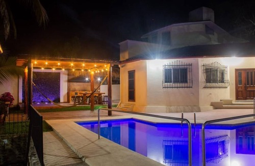 Ixtapa House | Wonderful residence w/studio, 15 min walk distance from beach & restaurants!