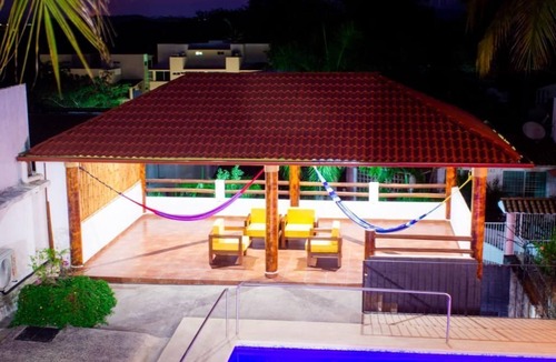 Ixtapa House | Wonderful residence w/studio, 15 min walk distance from beach & restaurants!