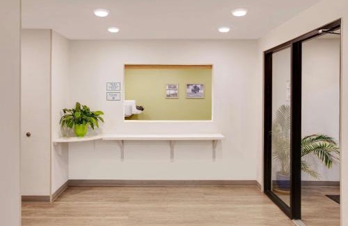 Bakersfield Hotel | WoodSpring Suites Bakersfield East