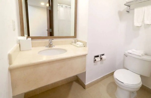 Monterrey Hotel | Wyndham Garden Monterrey Valle Real