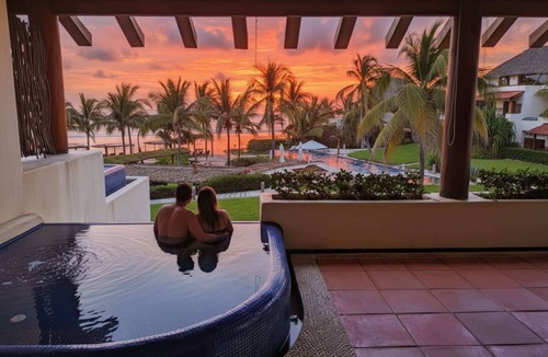 Ixtapa - Zihuatanejo House | Your Dream Vacation Awaits at our Beachfront Villa