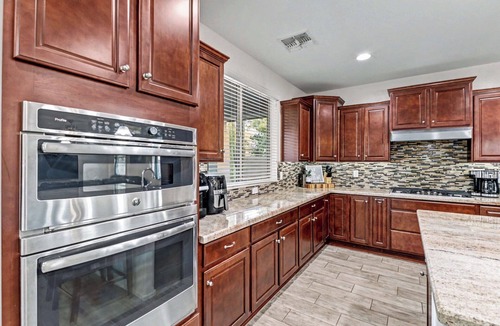 Greer Ranch North House | Your Island in the Desert - Beautiful 3 Bed house w/pool near sports and shops