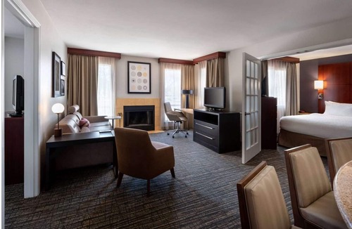 Tempe Hotel | Your Relaxing Getaway Awaits! 2 Convenient Units, Outdoor Pool, Free Breakfast