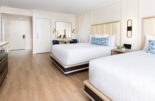 Calabasas Hotel | Your Ultimate Leisure Stay Near Lake Calabasas Park! 2 Comfortable Units, Pool