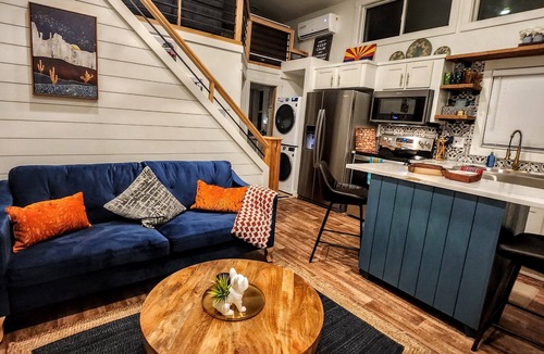 Foothills Cottage | Yuma Foothills, close to riding, biking,hiking. Quiet neighborhood.