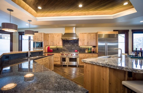 Whitefish House | ZERO steps from patio to ski/hiking trail! Contact owner for just in time deals.