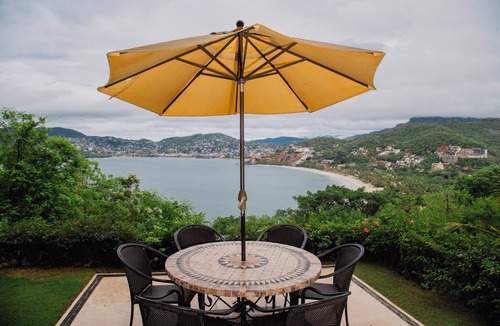 Playa Las Gatas Condo | Zihua Vista Bay Principal: Stunning La Ropa Views, Infinity Pool & Gourmet Kitch