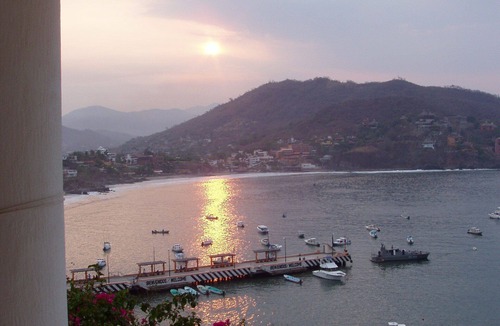 Almacen Villa | Zihuat Pier Villa