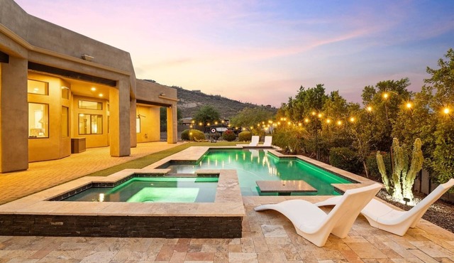 1 Acre Mountain Luxury w/Heated Pool & Spa