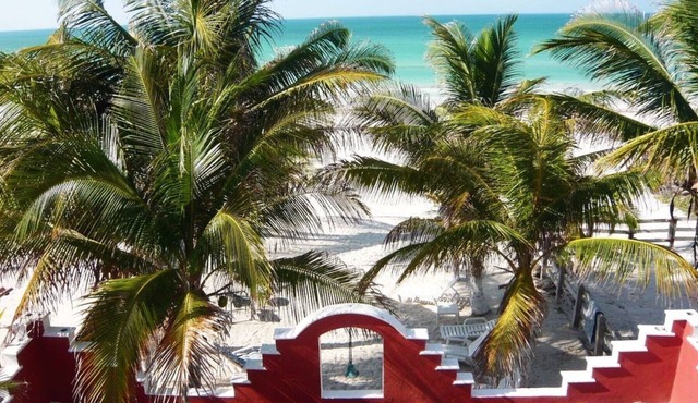 1 Bedroom Beachfront Penthouse for 4 Guests, Wifi, beachfront terrace, Balcony,