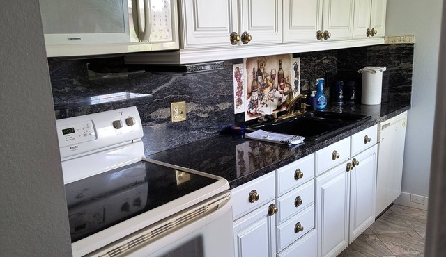 1-bedroom condo in delightful, Arcadia area, Phoenix, AZ w/AC
