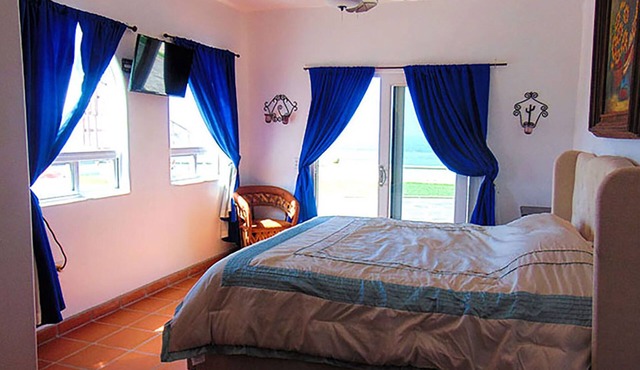1 bedroom ocean Ocean Front view - Pool and Jacuzzi