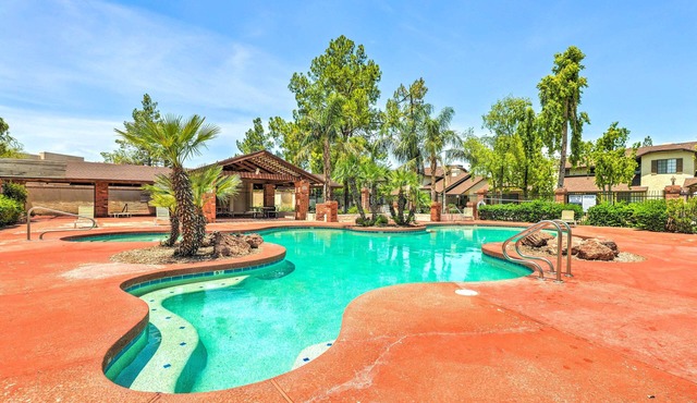 < 1 Mi to Downtown Gilbert: Home w/Pool Access!