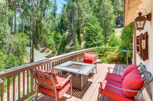 1 Mi to Lake Gregory! Forest-View Crestline Cabin