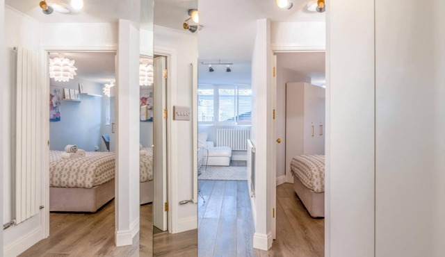 1 Min Away From Woodside Park Tube Station