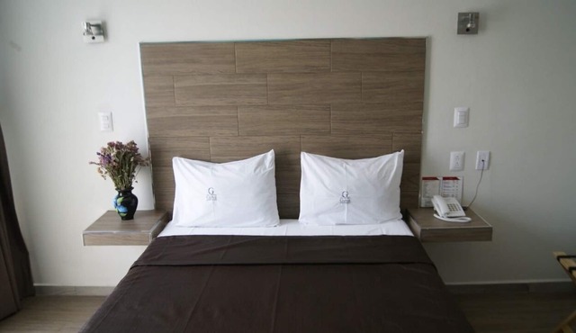 1 ROOM FOR 2 PEOPLE