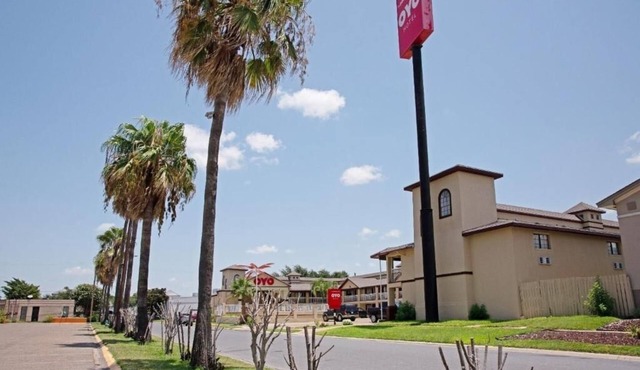 1 Unit | Cozy Family 2 Bedroom Suite Pet Friendly + Pool & Parking