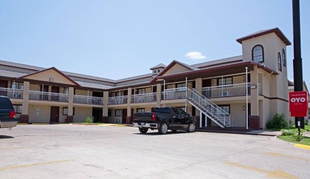 1 Unit | Family-Friendly Pool Retreat 2 Queen Beds & Pet Friendly