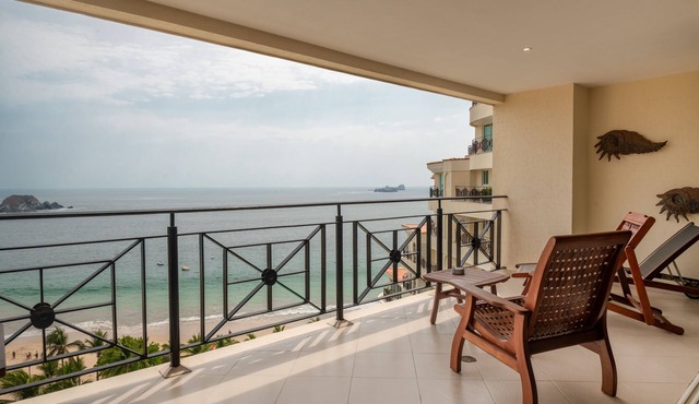 10th Floor Beachfront Luxury Condo Bayview Grand