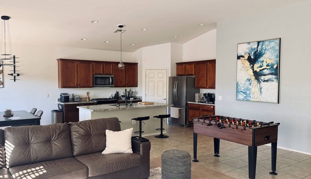 120” Projector screen, Foosball table, Mario Room 4-bedroom Vail,AZ with AC