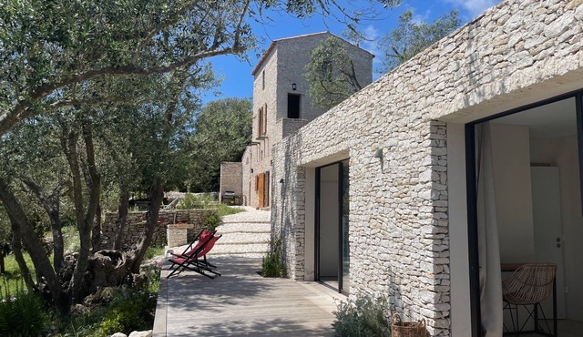 17th century Tower, restored and a sheepfold; 10 min walk to beach CalaSciumare