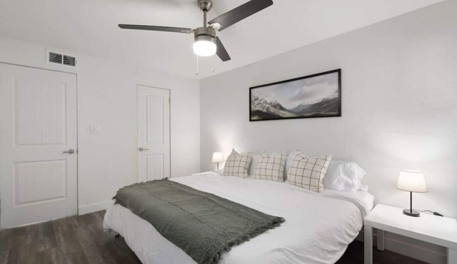 1BR Apt. + Parking | Steps from Phoenix Art Museum
