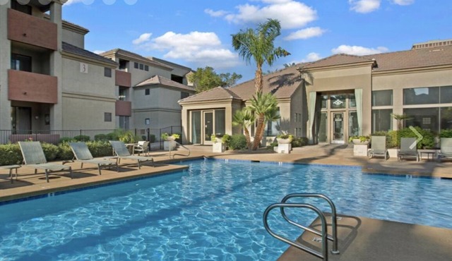 2 Bd/2Ba in Central Phx with a private patio, 2 pools, 2 hot tubs gated complex!
