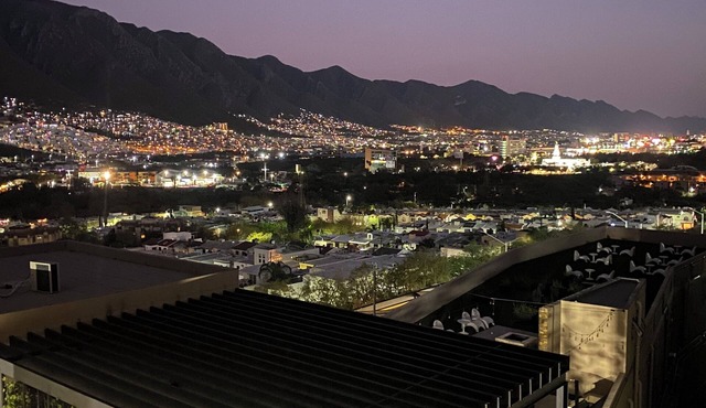 2-bedroom apartment in welcoming Monterrey with AC, WiFi Balconies amazing views