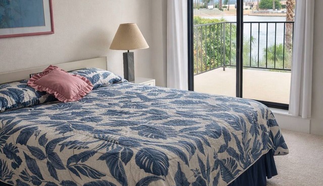 2-bedroom condo in fantastic Cathedral City with AC